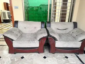 Comfortable Sofa with Good Foam and Replaceable Fabric