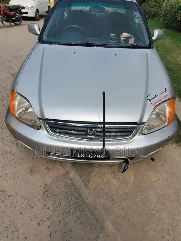 Honda Civic 2000 - Home Used Sedan with Upgraded Sound System