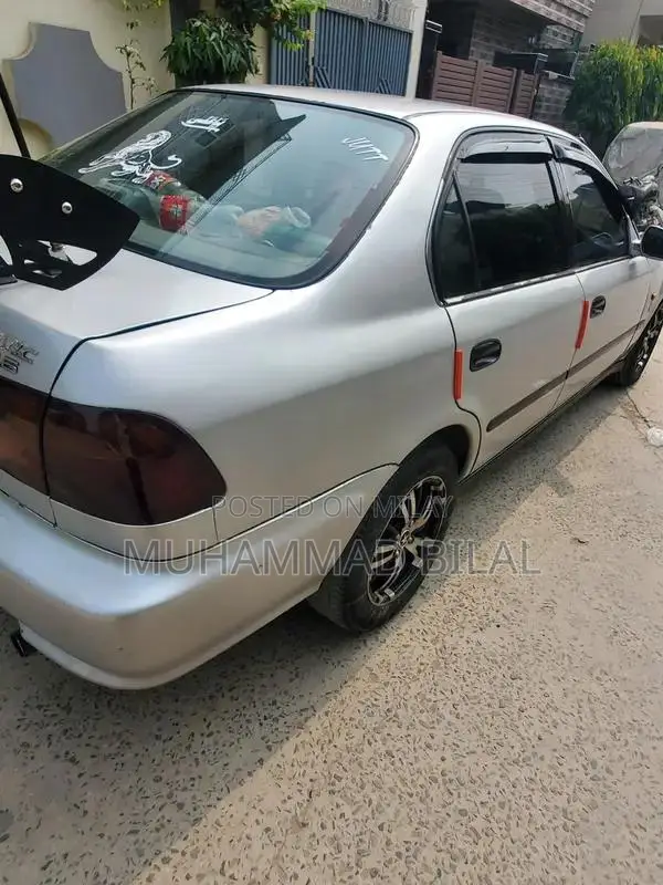 Honda Civic 2000 - Home Used Sedan with Upgraded Sound System