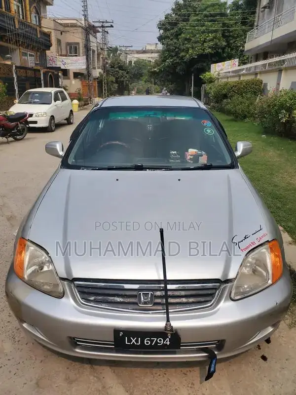 Honda Civic 2000 - Home Used Sedan with Upgraded Sound System