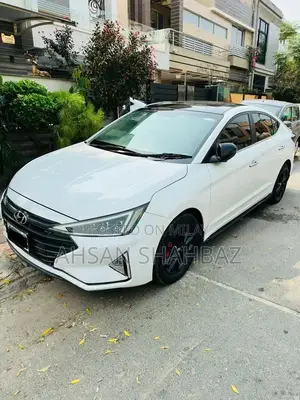 Photo - 2021 Hyundai Elantra GLS - Low Mileage Sedan