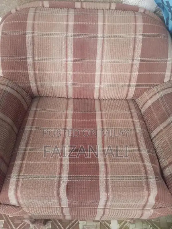 Comfortable Sofa Set in Good Condition