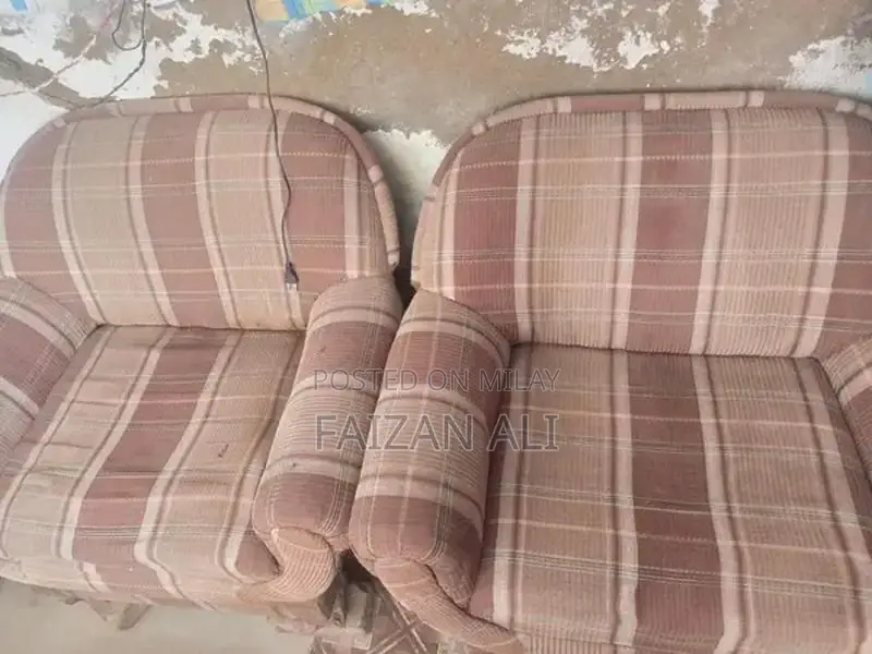 Comfortable Sofa Set in Good Condition