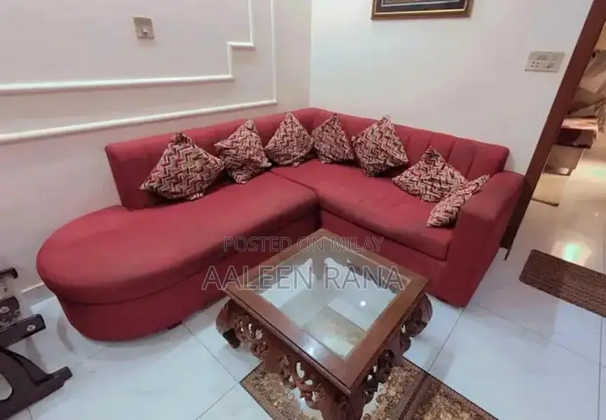 Modern L-Shaped Sectional Sofa with Matching Cushions