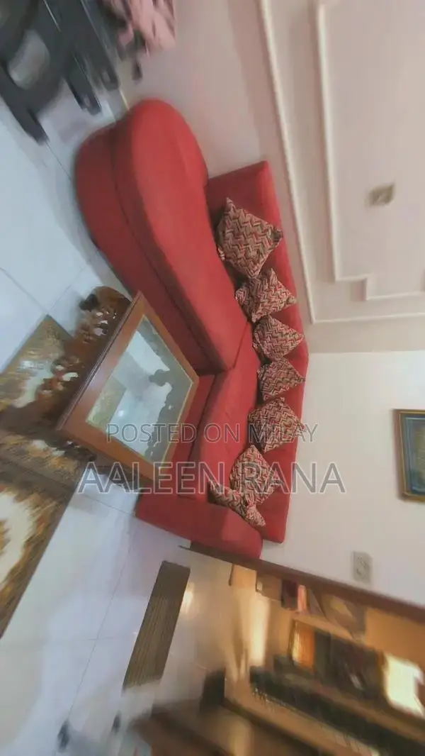 Modern L-Shaped Sectional Sofa with Matching Cushions