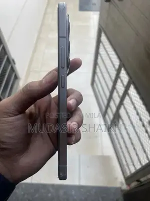 High-Performance Smartphone with Large Memory and Storage