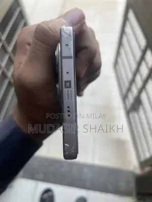 High-Performance Smartphone with Large Memory and Storage