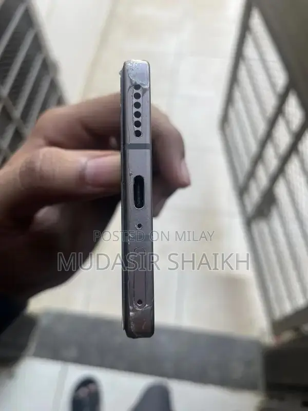 High-Performance Smartphone with Large Memory and Storage