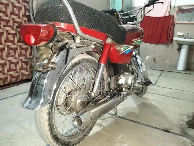 Honda 70 Motorcycle - Classic Compact Bike