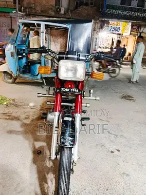 Yamaha 100cc Motorcycle - Compact Single Cylinder Bike