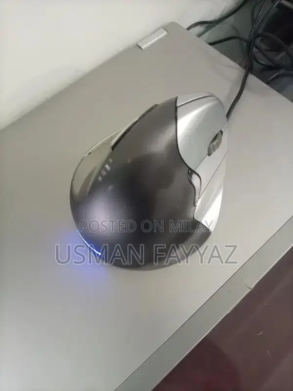 Evoluent Vertical Ergonomic Computer Mouse - Comfortable Design