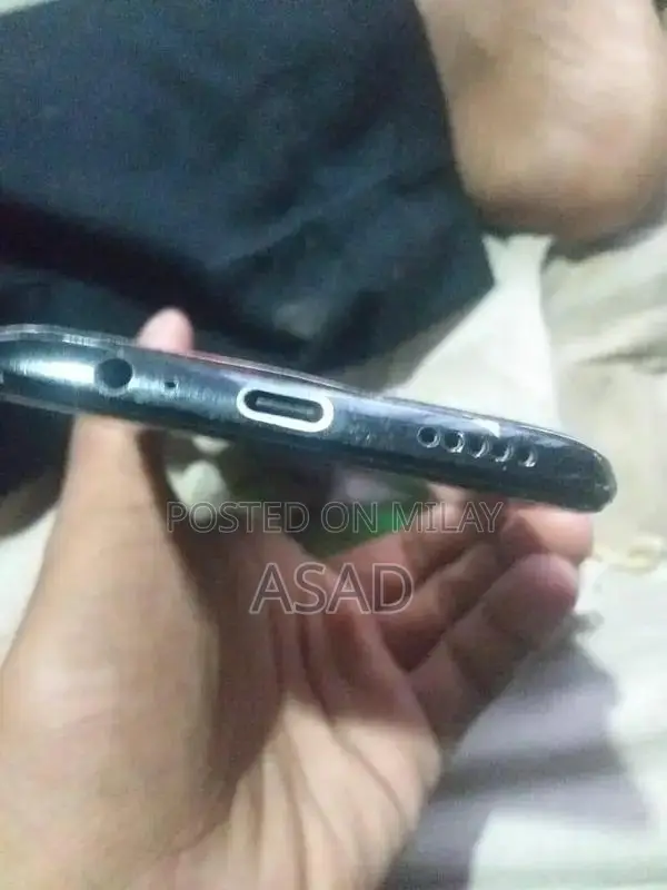 OnePlus 6 Smartphone with Minor Software Issue