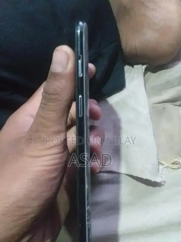 OnePlus 6 Smartphone with Minor Software Issue