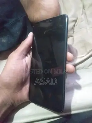 OnePlus 6 Smartphone with Minor Software Issue