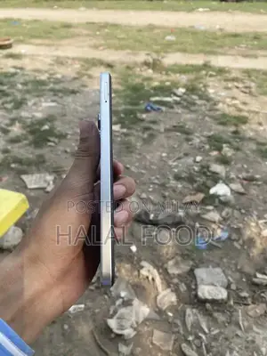 Compact Smartphone with 6/128GB Storage, Minimal Usage