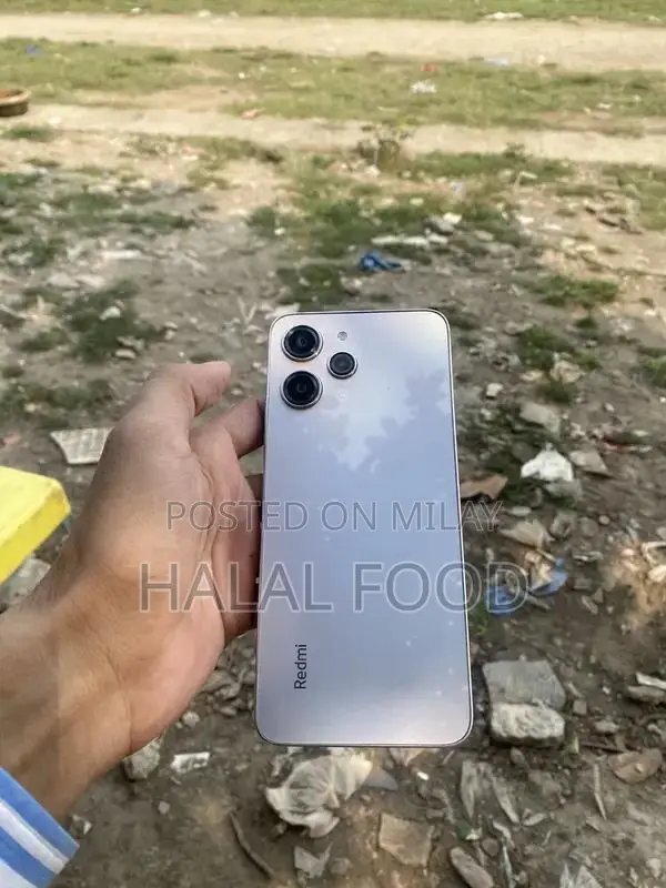 Compact Smartphone with 6/128GB Storage, Minimal Usage