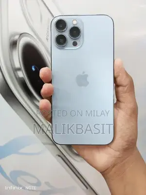 Advanced Smartphone with Pro-Level Camera System