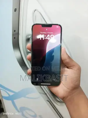 Advanced Smartphone with Pro-Level Camera System