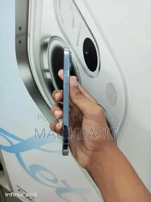 Advanced Smartphone with Pro-Level Camera System