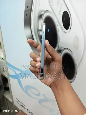 Advanced Smartphone with Pro-Level Camera System