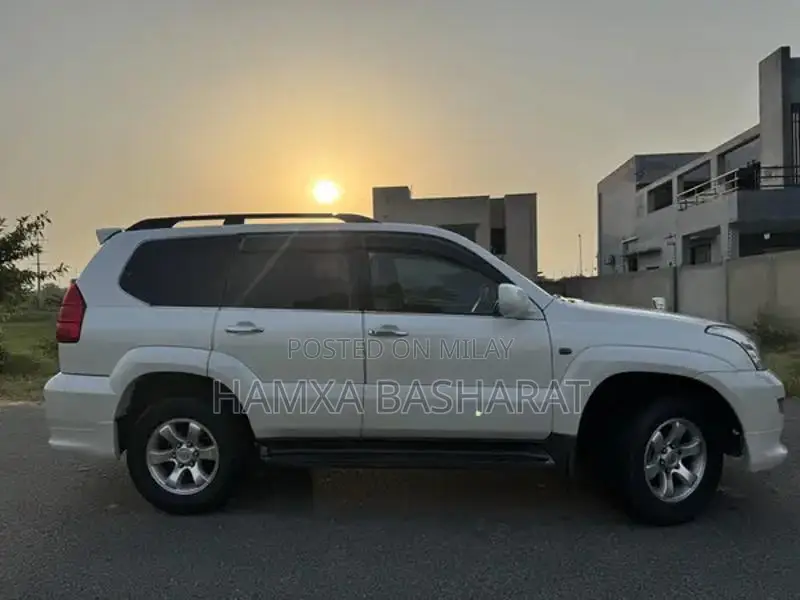 Toyota Land Cruiser Prado TZG 4x4 SUV - Korean Embassy Auction Vehicle