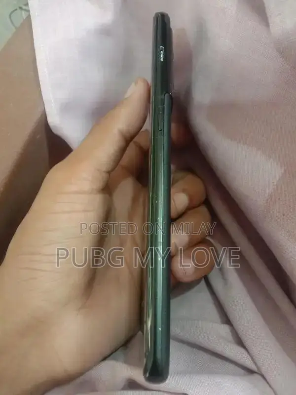 OnePlus 10 Pro Gaming Smartphone with High Refresh Display