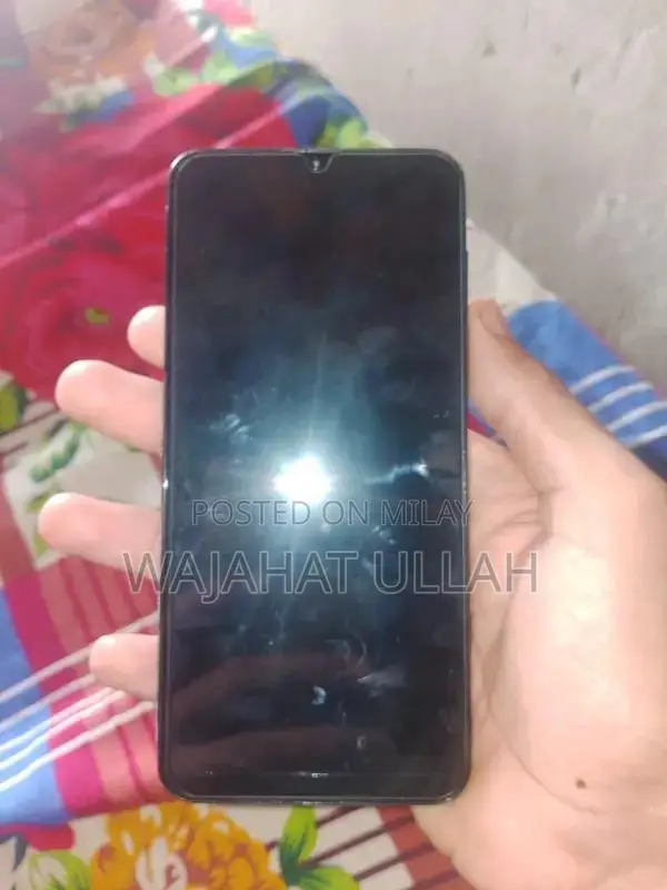 Samsung Galaxy A30 Smartphone with Dual Camera System