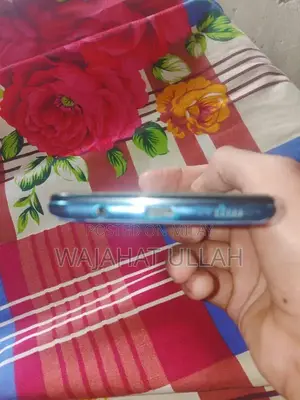 Samsung Galaxy A30 Smartphone with Dual Camera System