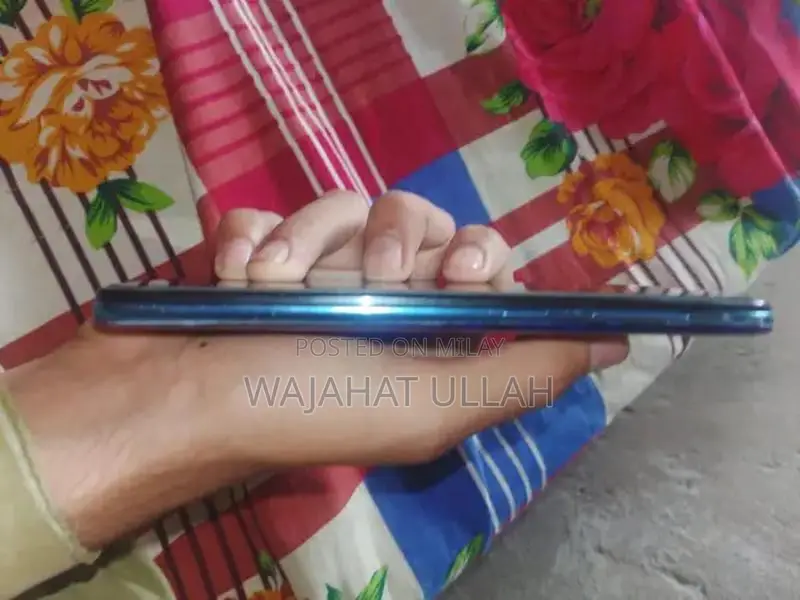 Samsung Galaxy A30 Smartphone with Dual Camera System