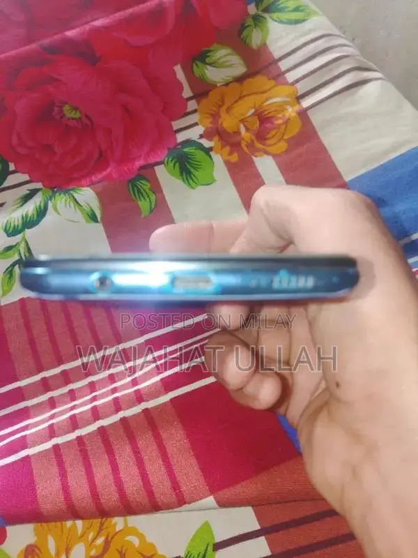 Samsung Galaxy A30 Smartphone with Dual Camera System