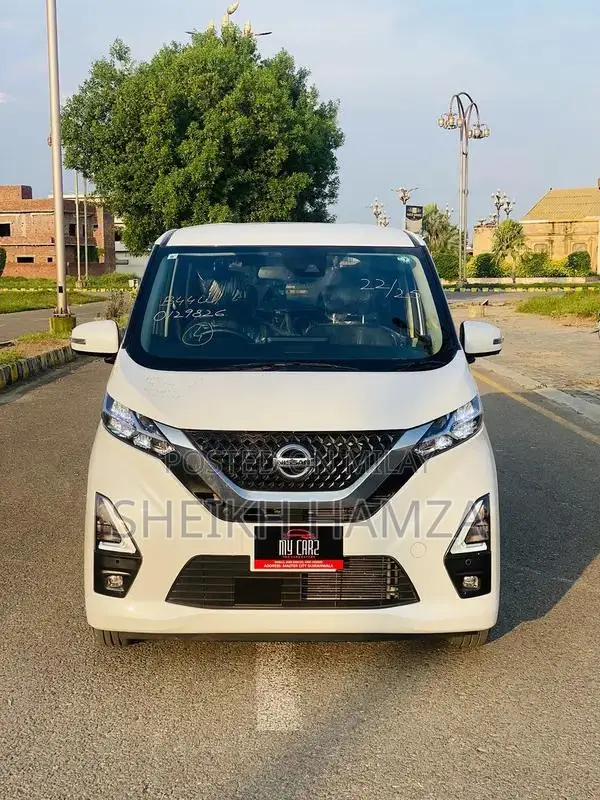 Nissan Dayz Highway Star S Hybrid Compact Crossover