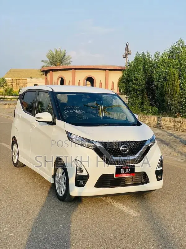 Nissan Dayz Highway Star S Hybrid Compact Crossover