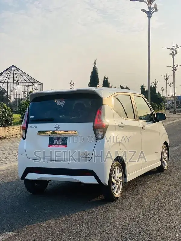 Nissan Dayz Highway Star S Hybrid Compact Crossover