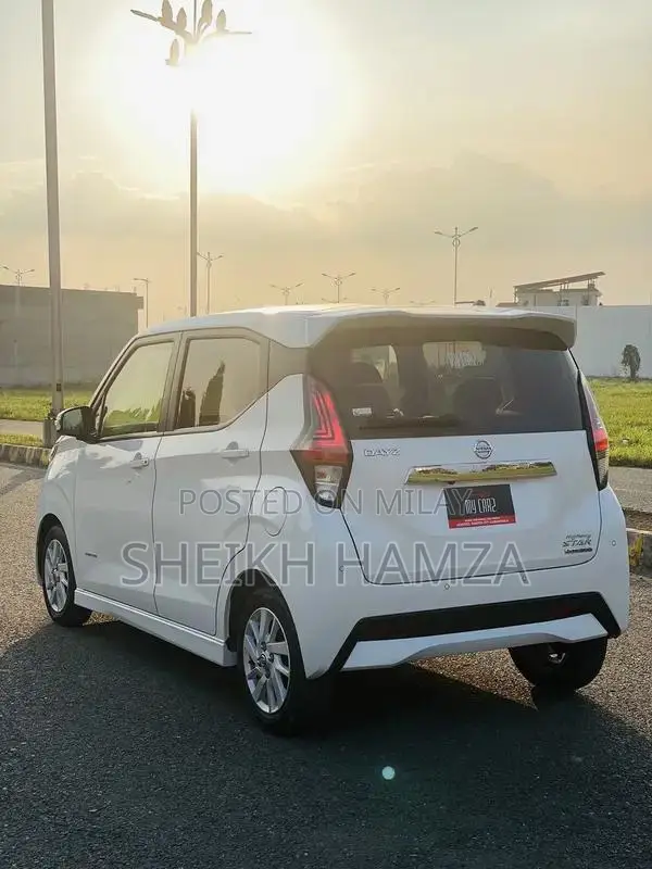 Nissan Dayz Highway Star S Hybrid Compact Crossover