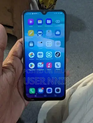 Mid-Range Smartphone with Quad Storage Configuration