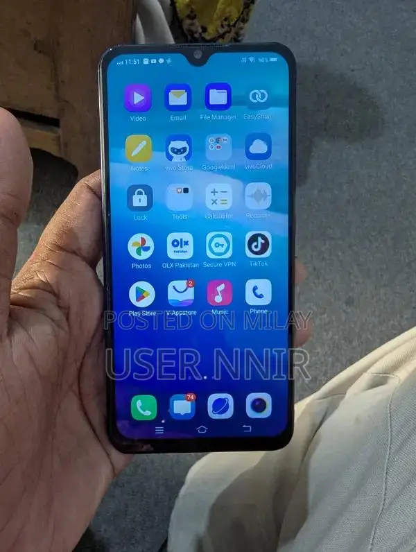 Mid-Range Smartphone with Quad Storage Configuration