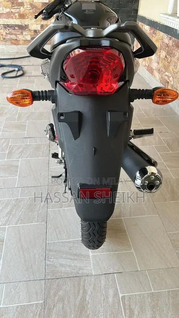 Suzuki 125cc Motorcycle - Low Mileage, Excellent Condition