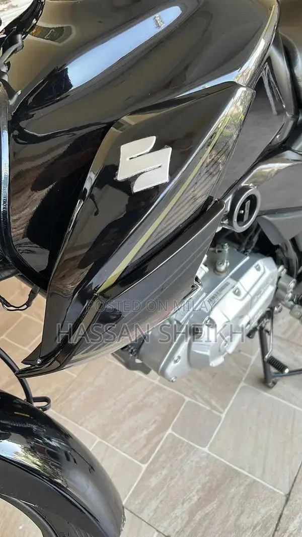 Suzuki 125cc Motorcycle - Low Mileage, Excellent Condition