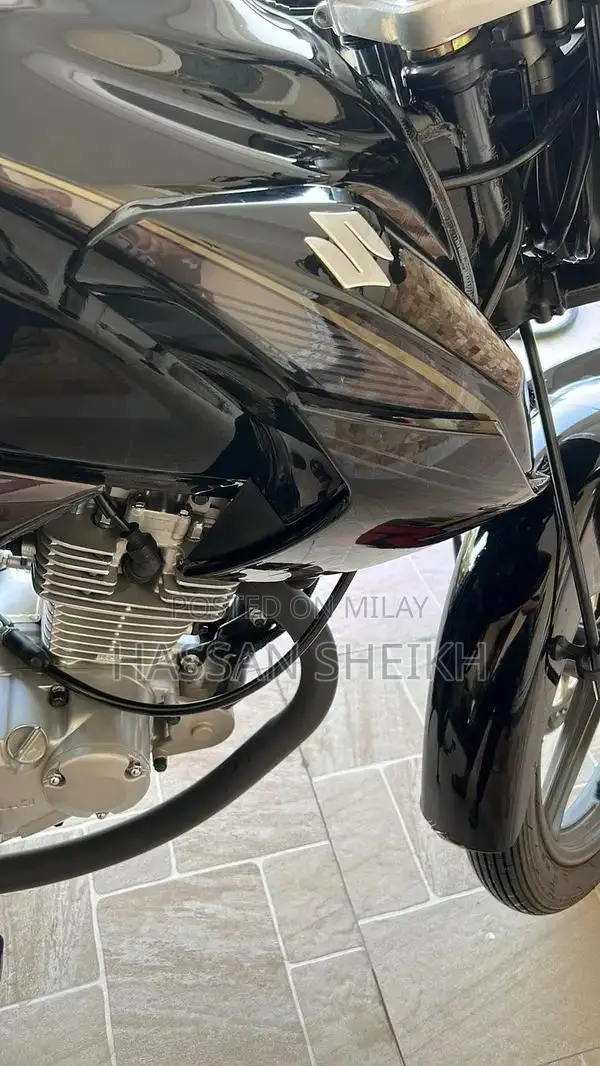 Suzuki 125cc Motorcycle - Low Mileage, Excellent Condition