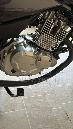 Suzuki 125cc Motorcycle - Low Mileage, Excellent Condition