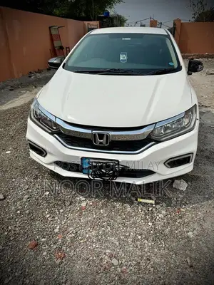 Photo - Honda City Automatic Sedan Luxury Sedan