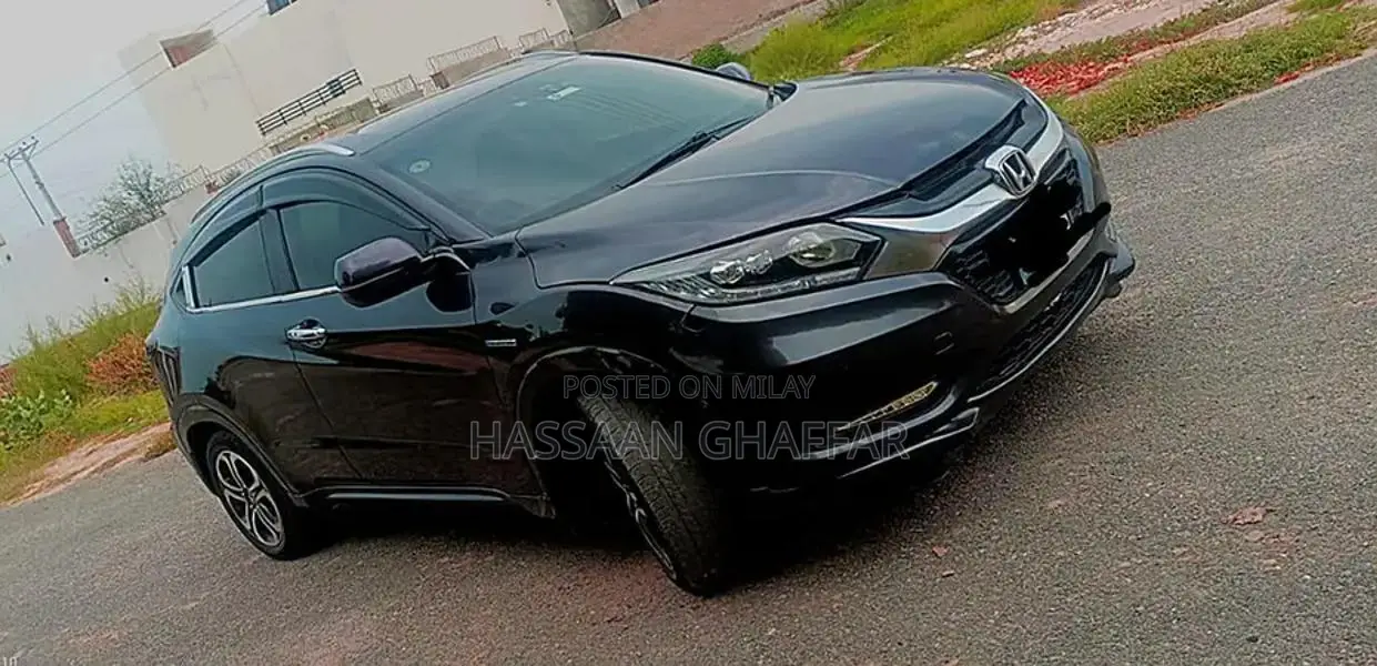 Honda Vezel Z Hybrid Sedan - Low Mileage Urban Commuter