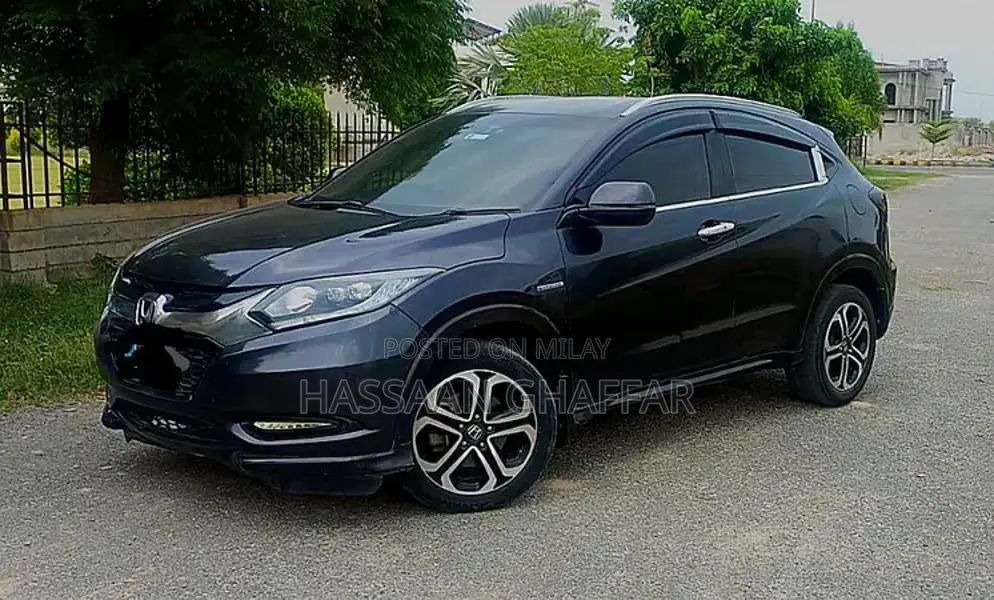 Honda Vezel Z Hybrid Sedan - Low Mileage Urban Commuter
