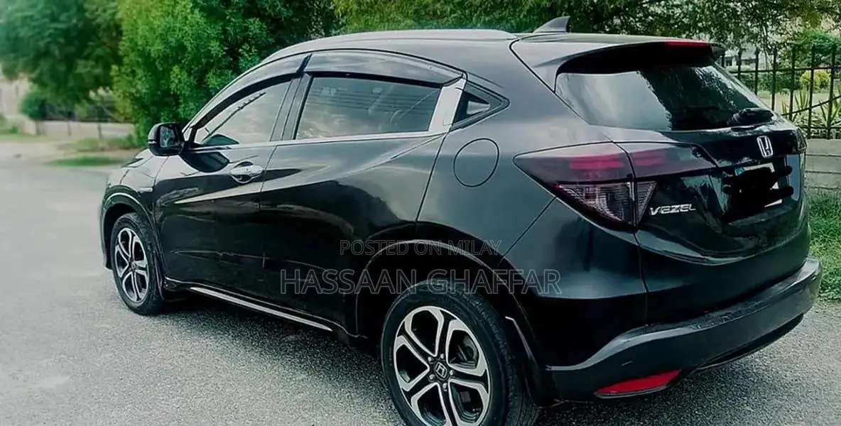 Honda Vezel Z Hybrid Sedan - Low Mileage Urban Commuter