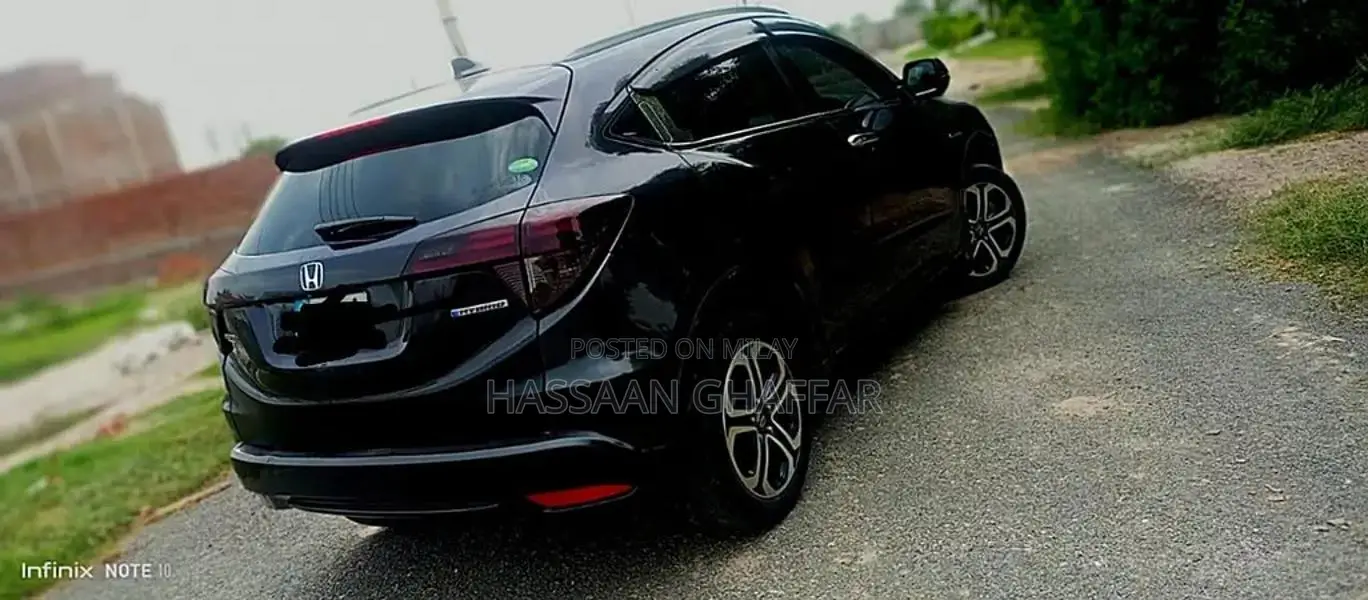 Honda Vezel Z Hybrid Sedan - Low Mileage Urban Commuter