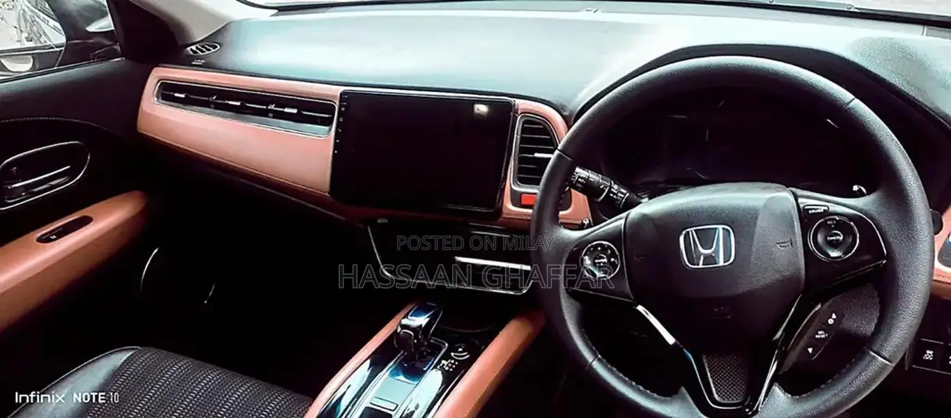 Honda Vezel Z Hybrid Sedan - Low Mileage Urban Commuter