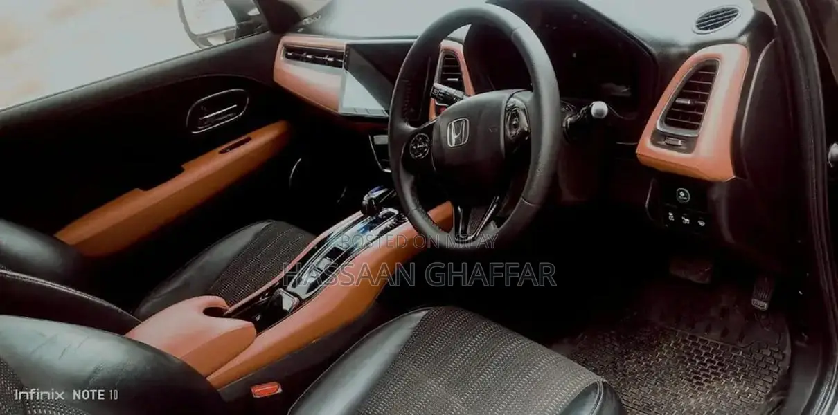 Honda Vezel Z Hybrid Sedan - Low Mileage Urban Commuter