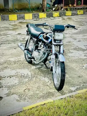 Photo - Honda 125cc Motorcycle 2024 Model Sportbike