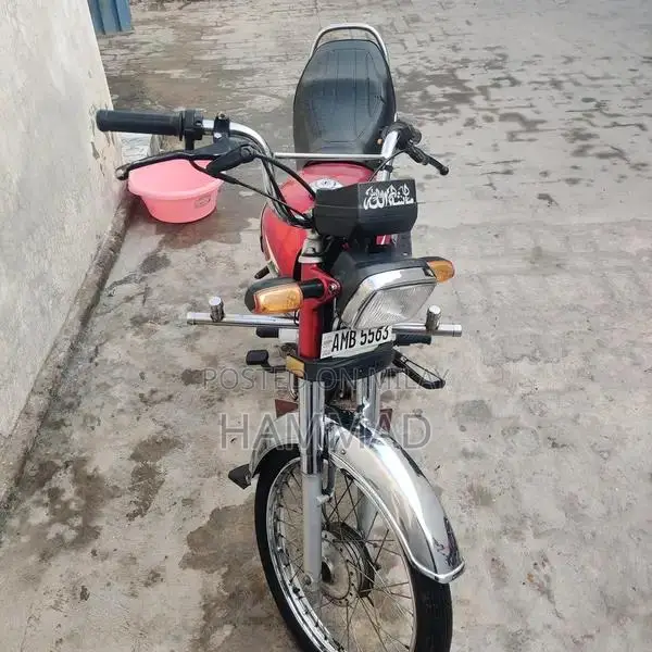 Hinda CD70 Motorcycle - Classic Two-Wheeler