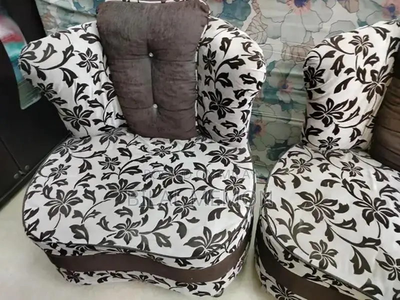 Mint Condition 5 Seater Sofa - Perfect for Living Room